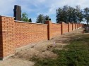 Stavba hřbitovní zdi z lícových cihel CL-O